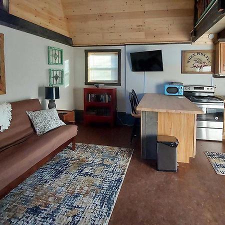 Rustic Hendersonville Farm Studio With Private Deck Eksteriør bilde
