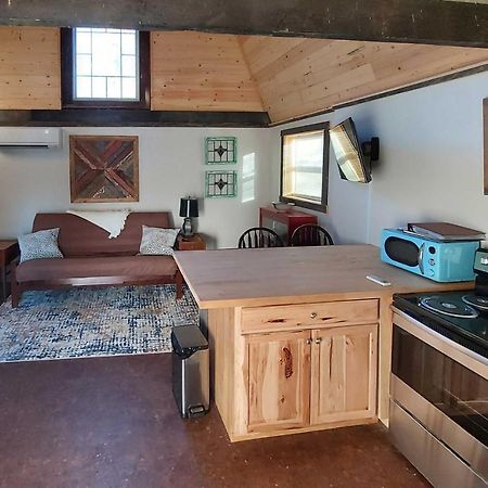 Rustic Hendersonville Farm Studio With Private Deck Eksteriør bilde