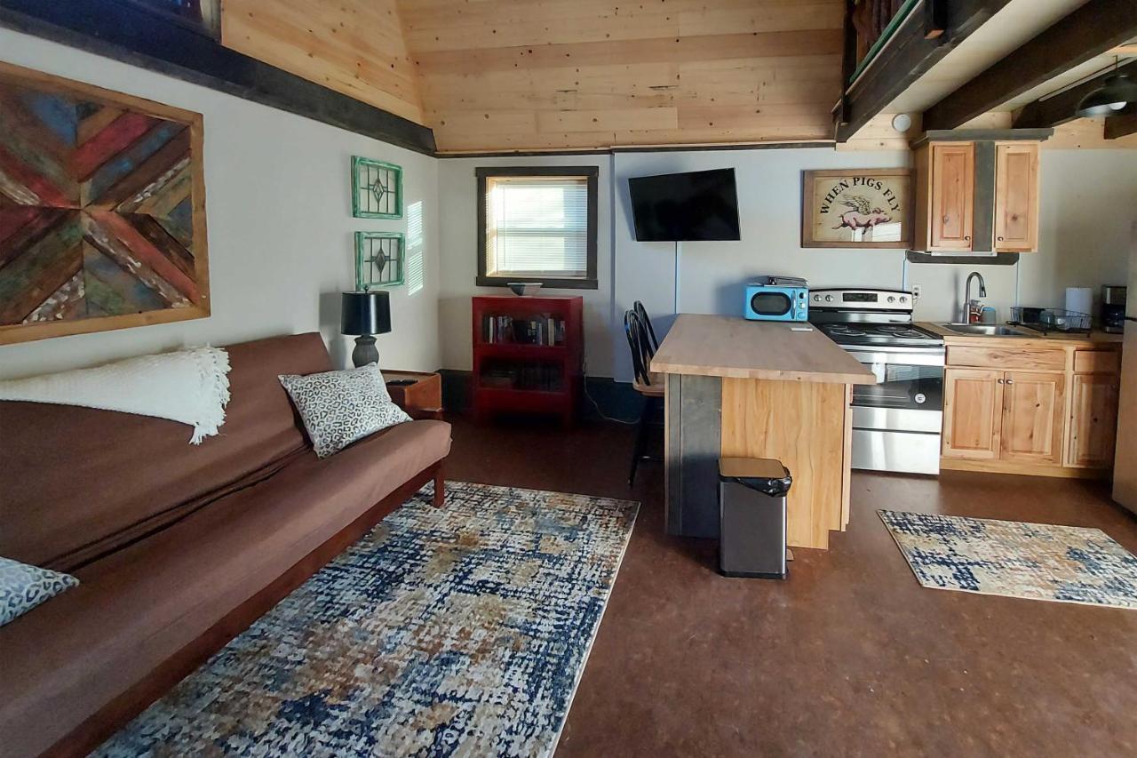 Rustic Hendersonville Farm Studio With Private Deck Eksteriør bilde