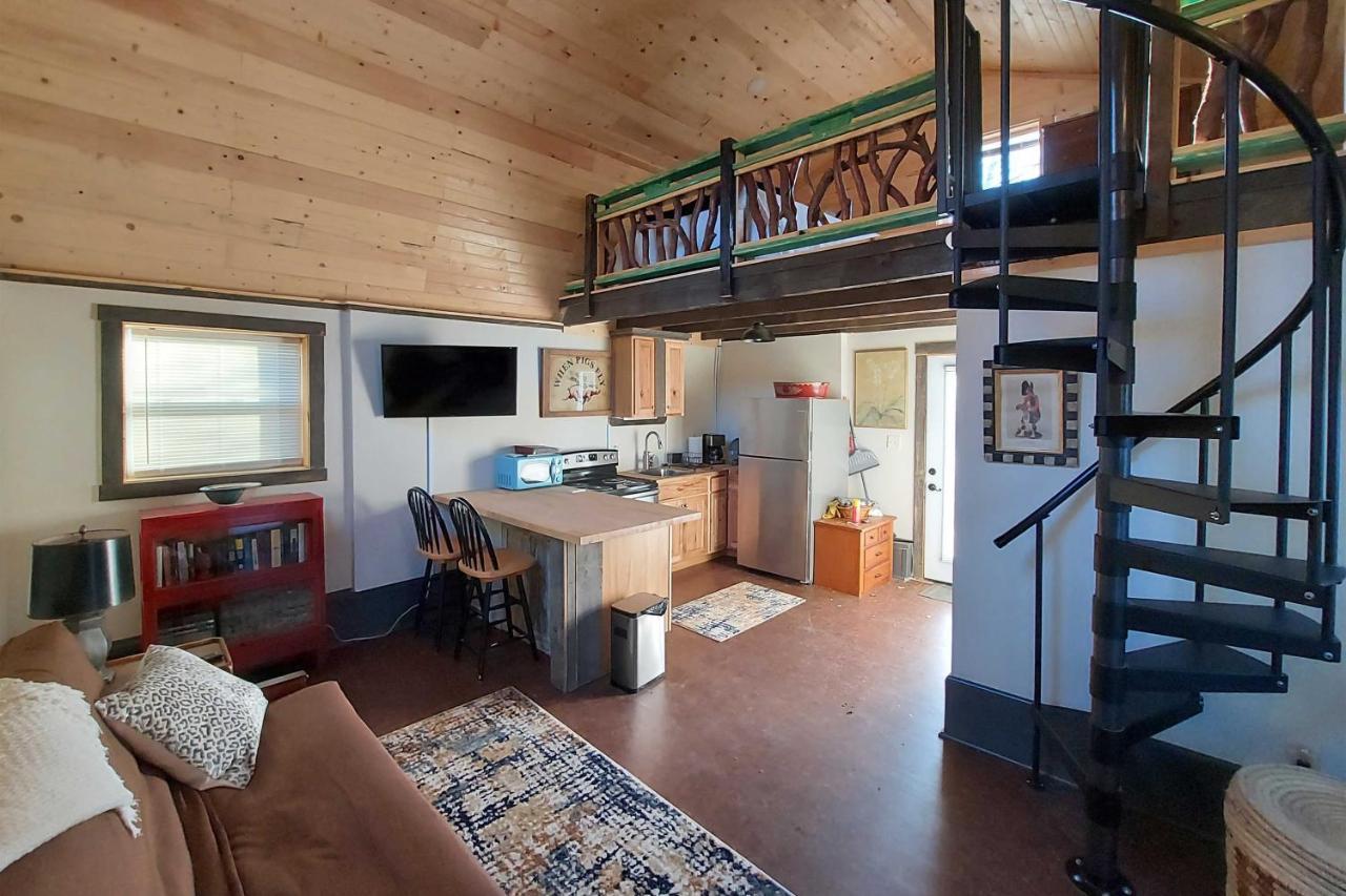 Rustic Hendersonville Farm Studio With Private Deck Eksteriør bilde