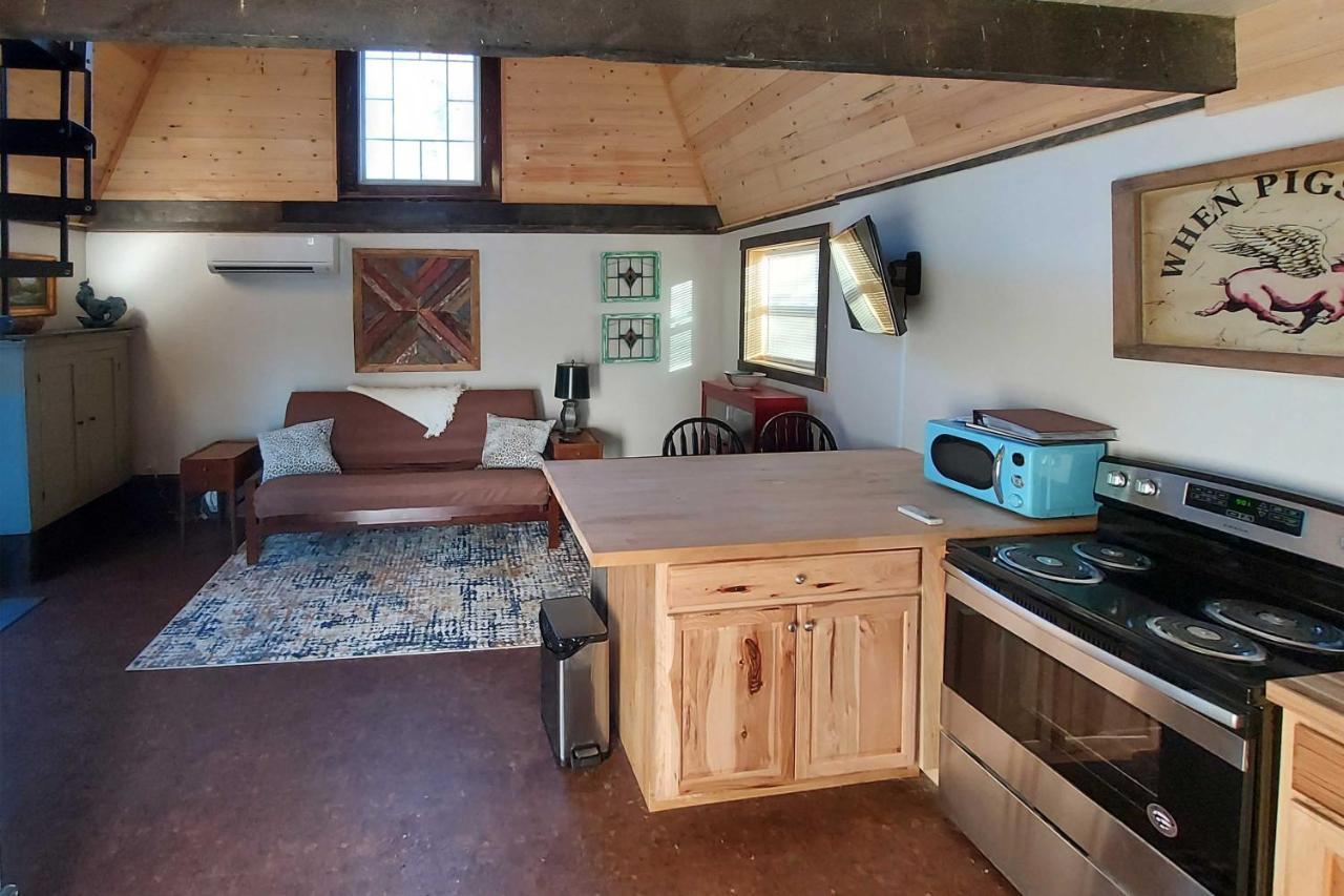 Rustic Hendersonville Farm Studio With Private Deck Eksteriør bilde