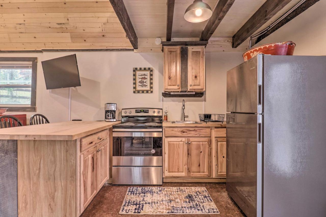 Rustic Hendersonville Farm Studio With Private Deck Eksteriør bilde