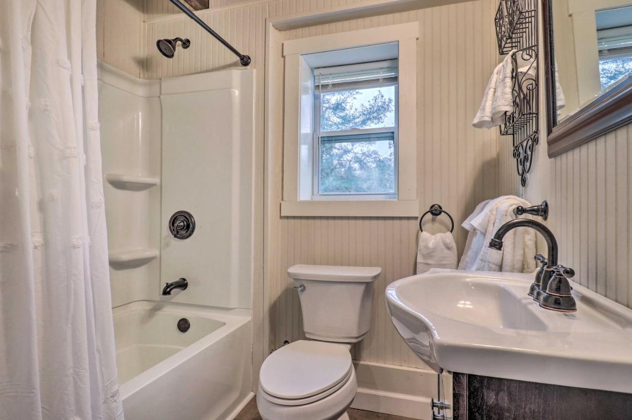 Rustic Hendersonville Farm Studio With Private Deck Eksteriør bilde