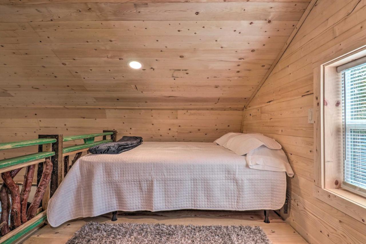 Rustic Hendersonville Farm Studio With Private Deck Eksteriør bilde