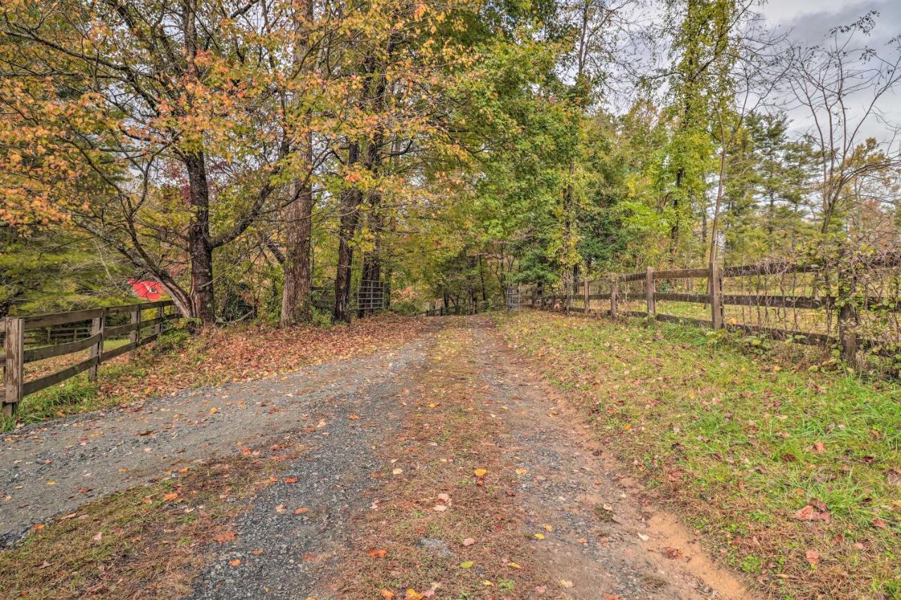 Rustic Hendersonville Farm Studio With Private Deck Eksteriør bilde