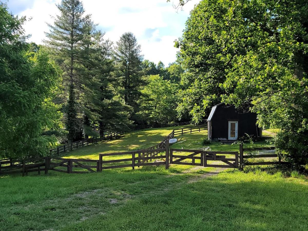 Rustic Hendersonville Farm Studio With Private Deck Eksteriør bilde