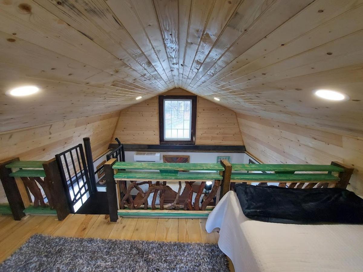 Rustic Hendersonville Farm Studio With Private Deck Eksteriør bilde
