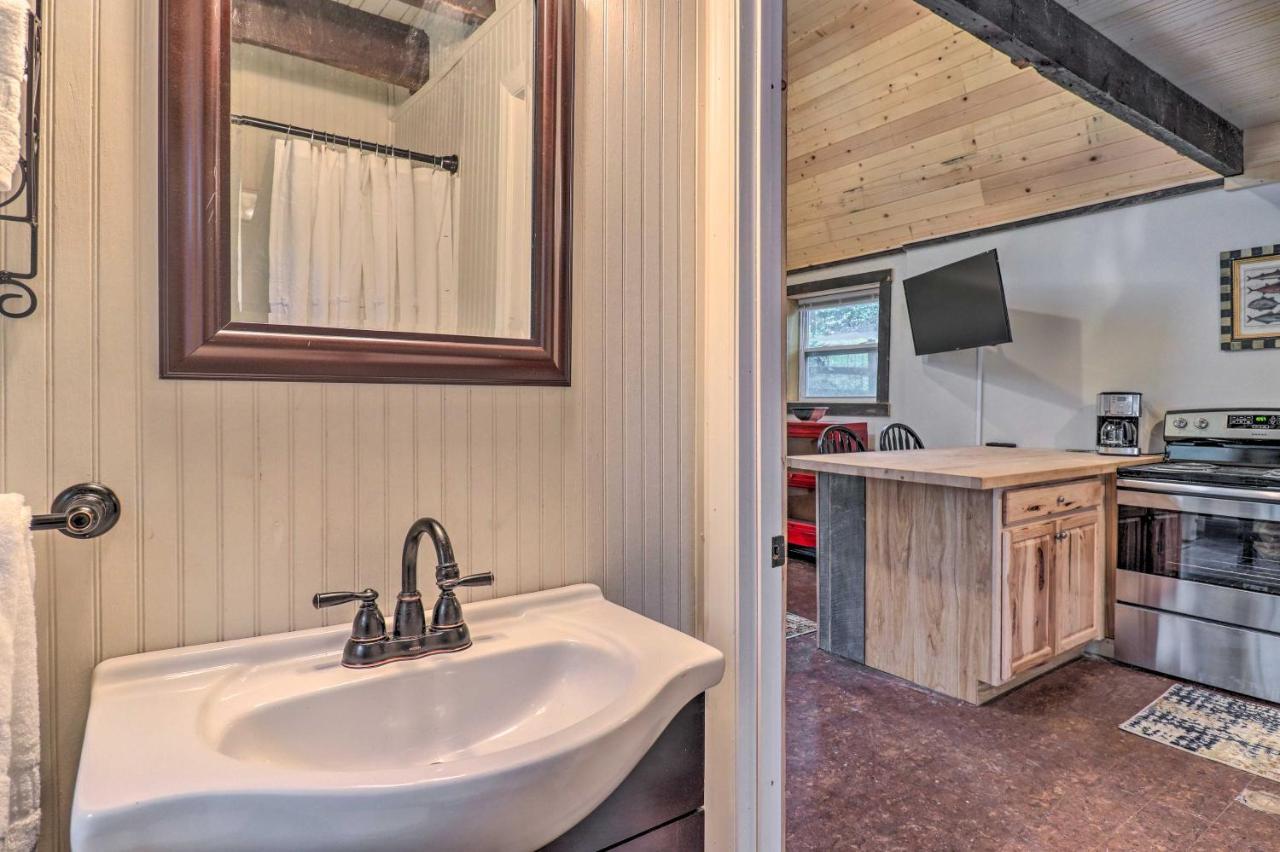 Rustic Hendersonville Farm Studio With Private Deck Eksteriør bilde